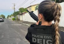 Operação Juramento Quebrado cumpre mandados contra grupo investigado por extorsão mediante sequestro; integrante é presa em Arembepe